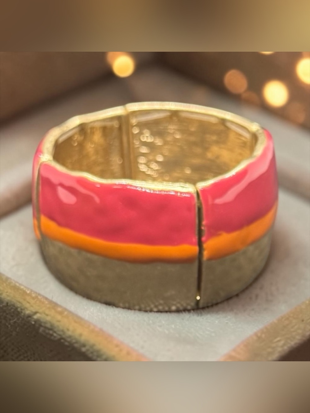 🏷️‼️5/$25🏷️‼️🩷🧡Gold-Tone Chunky Bangle with Pink & Orange Enamel Accents/EUC🩷🧡